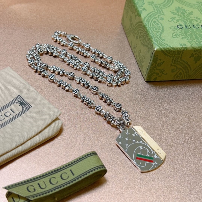 G*u*i necklaces